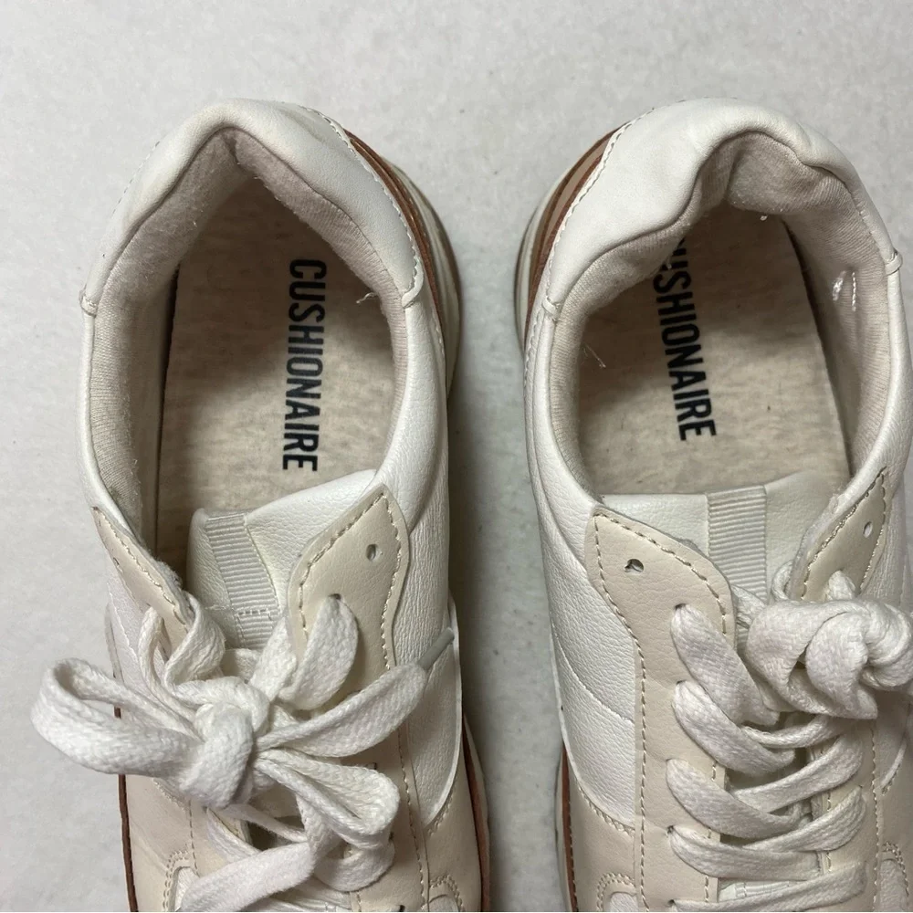 Cushionaire Sneakers Women’s 8 Cream Tan Brown Casual Comfort Lace‎ Up Shoe
